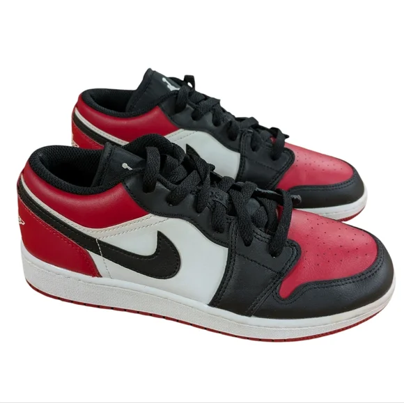 Nike Air Jordan 1 Low GS Bred Toe Black and Red Size 5.5 Youth - Picture 2 of 11
